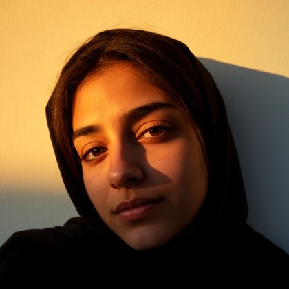 نور طلایی و سایه